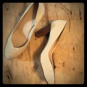 Nude ferragamo pumps